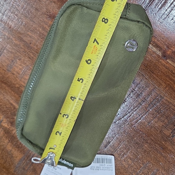 Lululemon Belt Olive Green Bag NWT - Picture 2 of 7